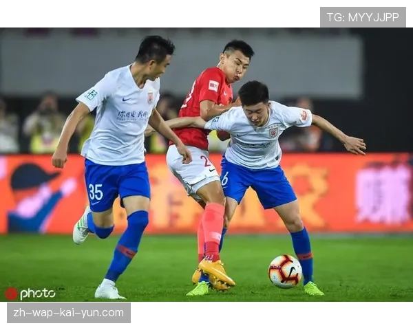 密集赛程考验板凳深度 争冠双雄面临多线作战压力